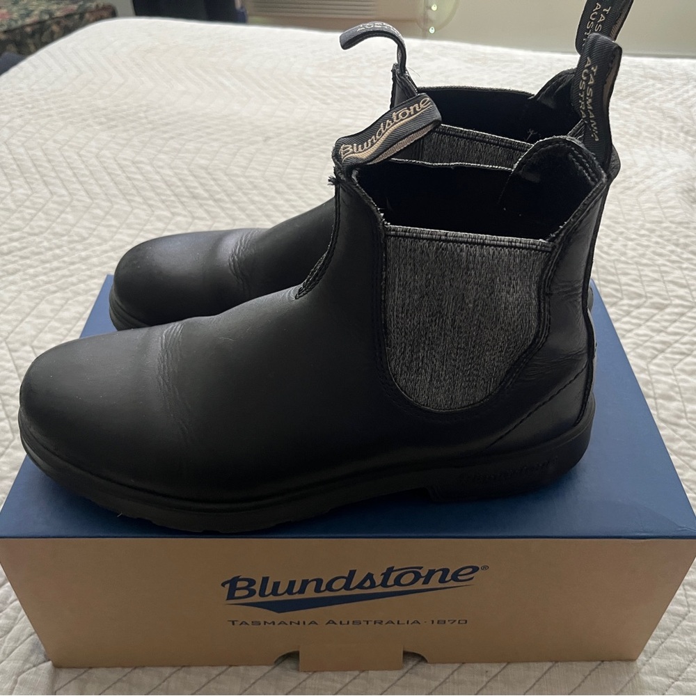 Blundstone Boots size 9M/11W